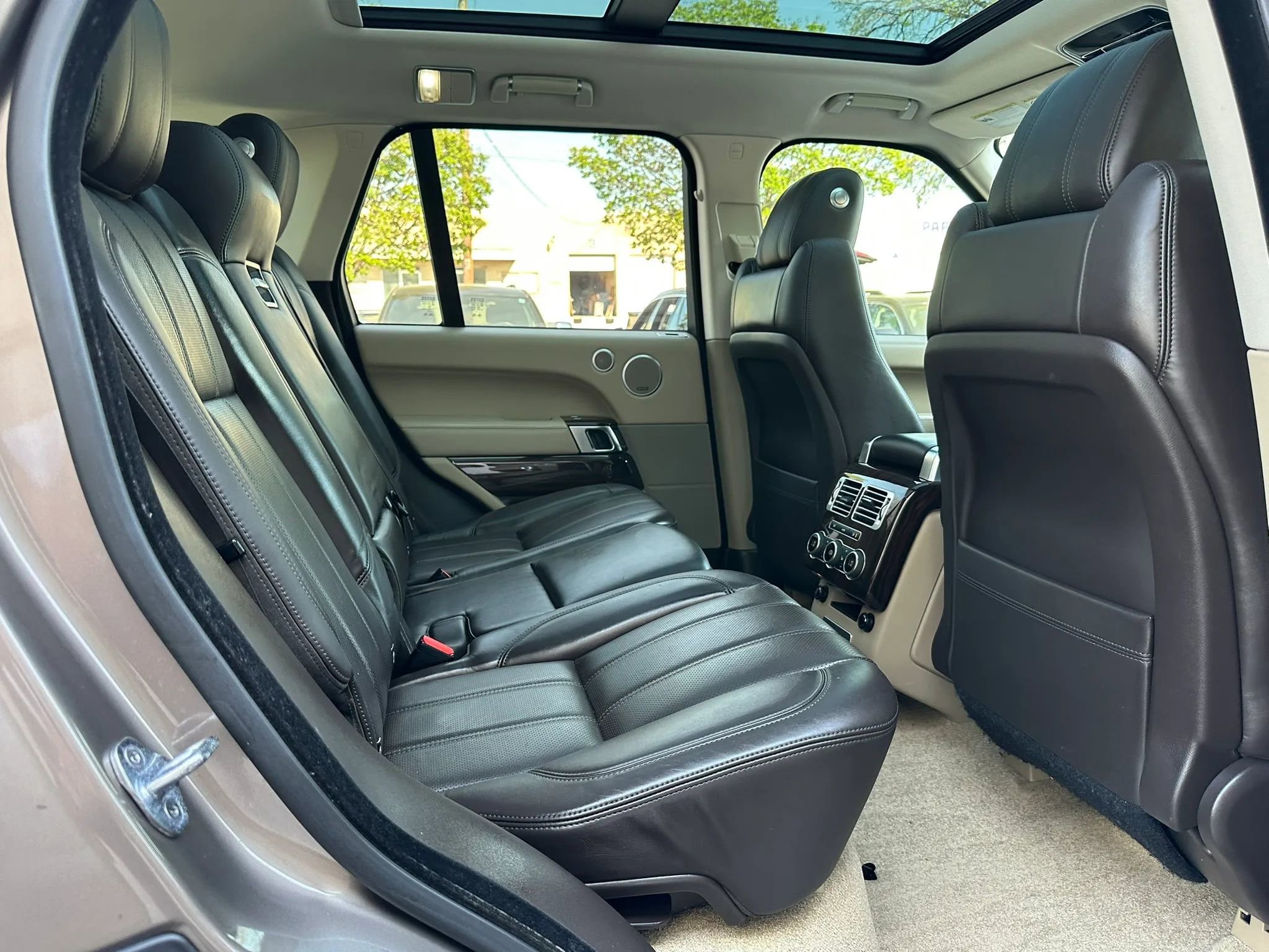 Used 2016 Land Rover Range Rover HSE image 26