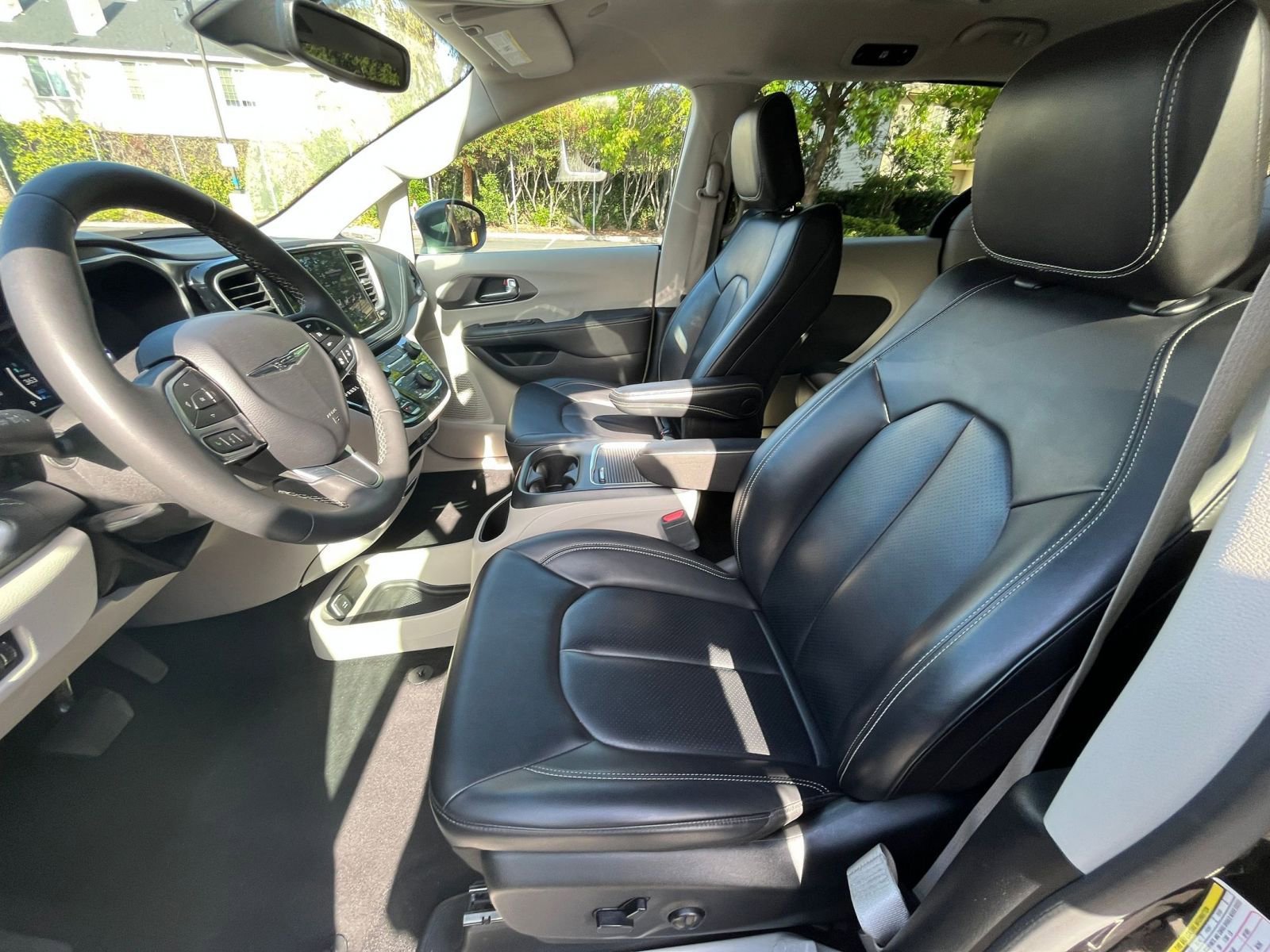 Used 2023 Chrysler Pacifica Touring-L FWD image 28