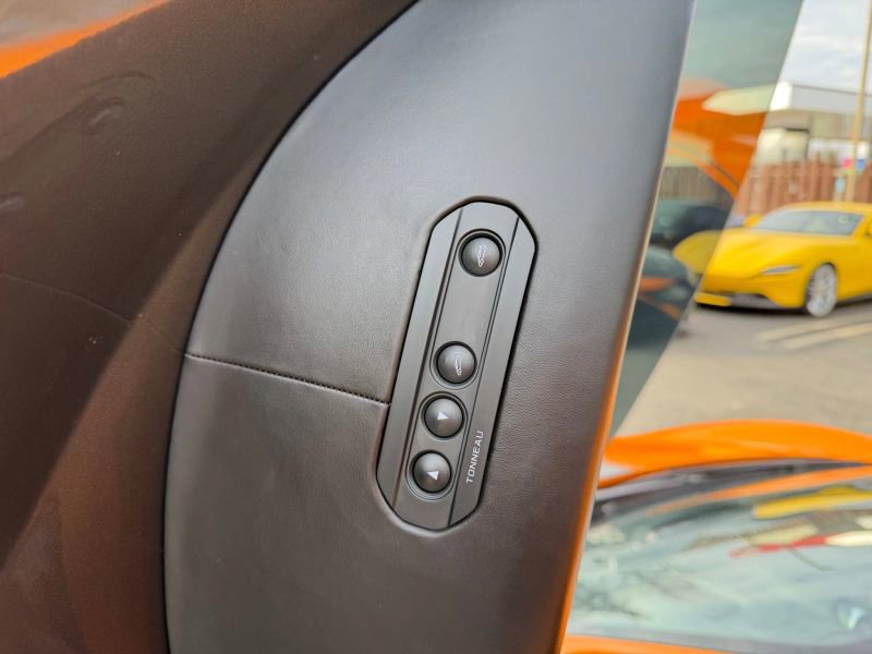 Used 2018 McLaren 570S Spider image 17