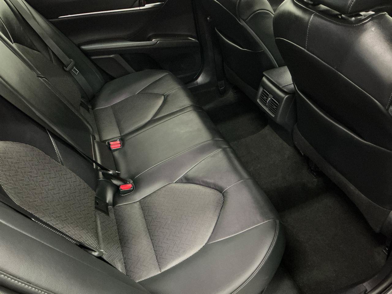 Used 2021 Toyota Camry XLE FWD image 11