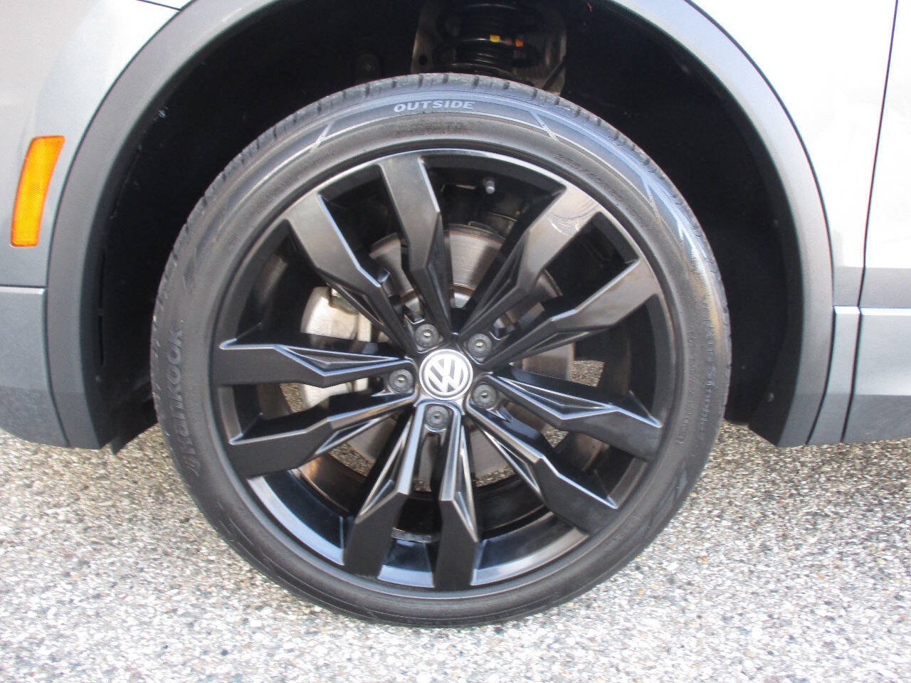 Used 2021 Volkswagen Tiguan SE R-Line FWD image 33