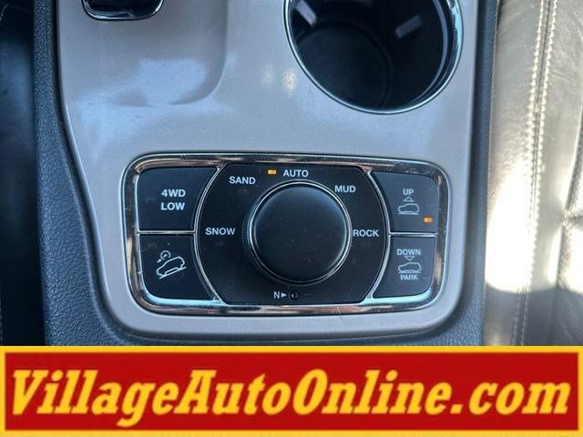 Used 2015 Jeep Grand Cherokee Overland w/ Advanced Technology Group AWD/4WD image 30
