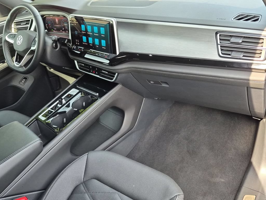 Used 2025 Volkswagen Atlas Cross Sport SE FWD image 31