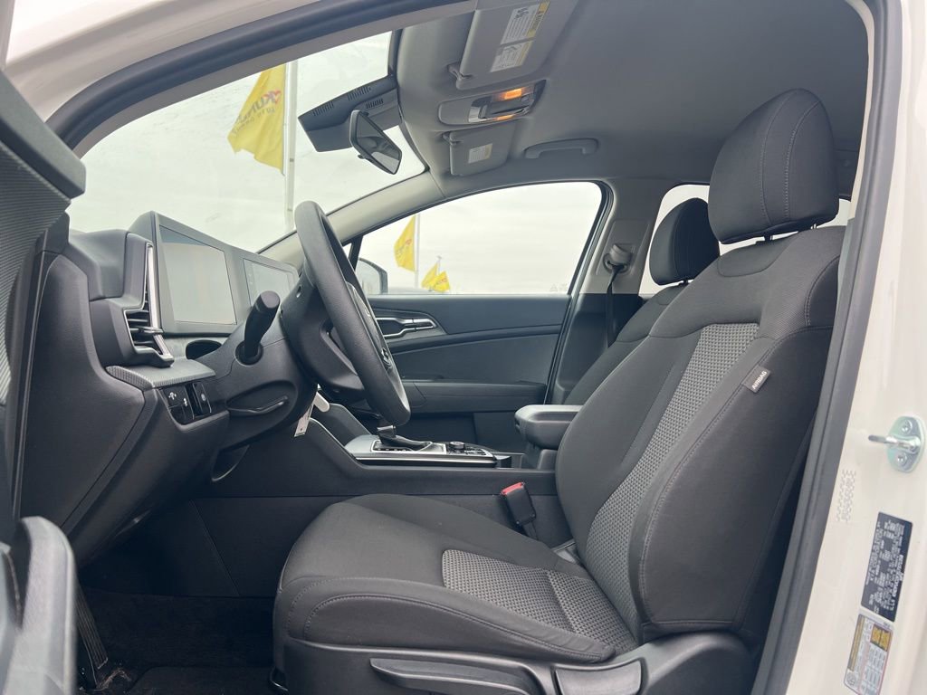 Used 2025 Kia Sportage LX image 11