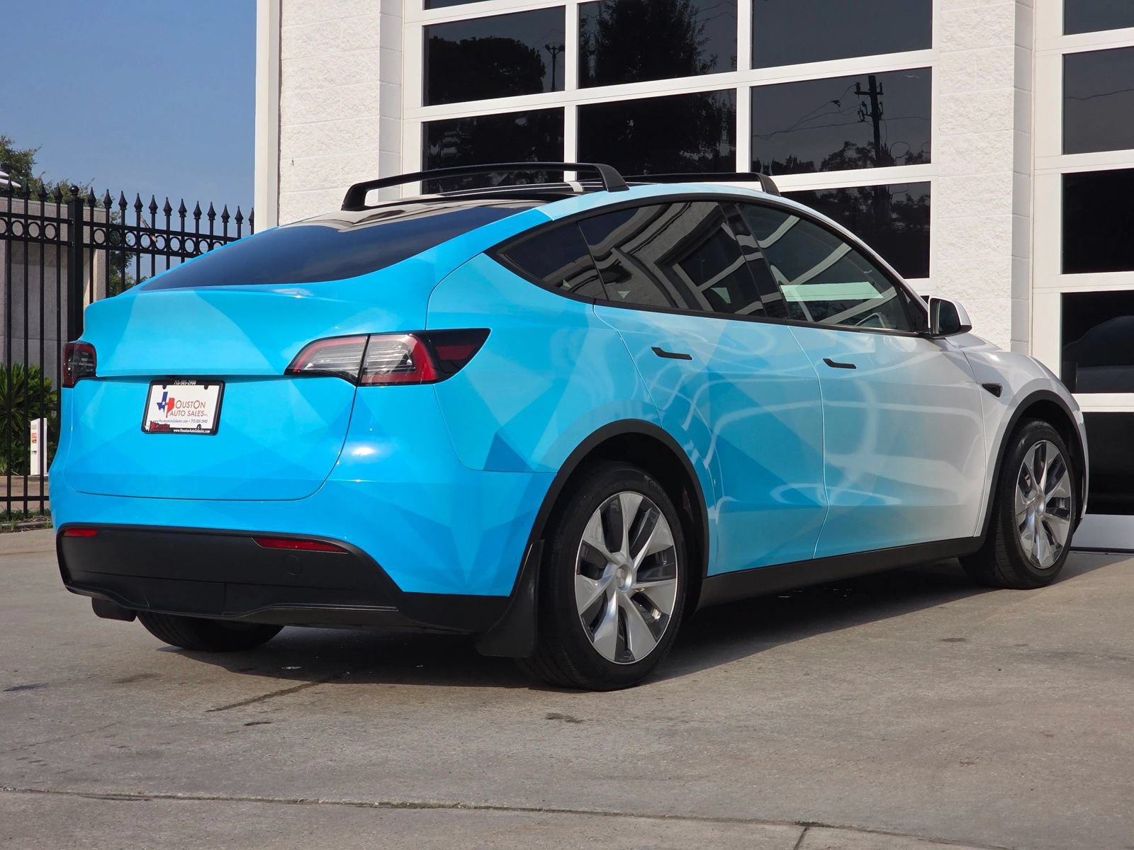 Used 2022 Tesla Model Y Long Range AWD/4WD image 4