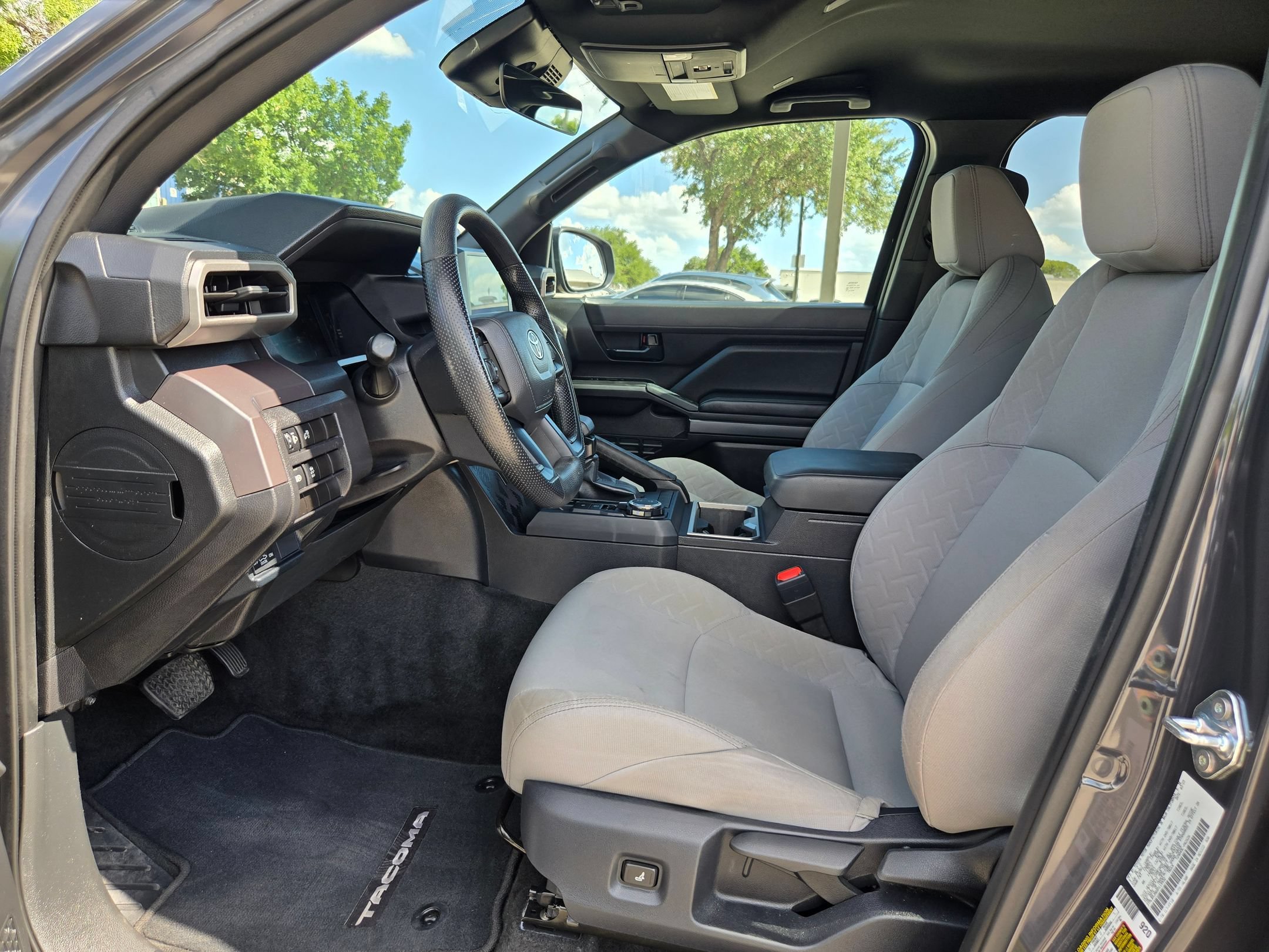Used 2025 Toyota Tacoma SR5 AWD/4WD image 9