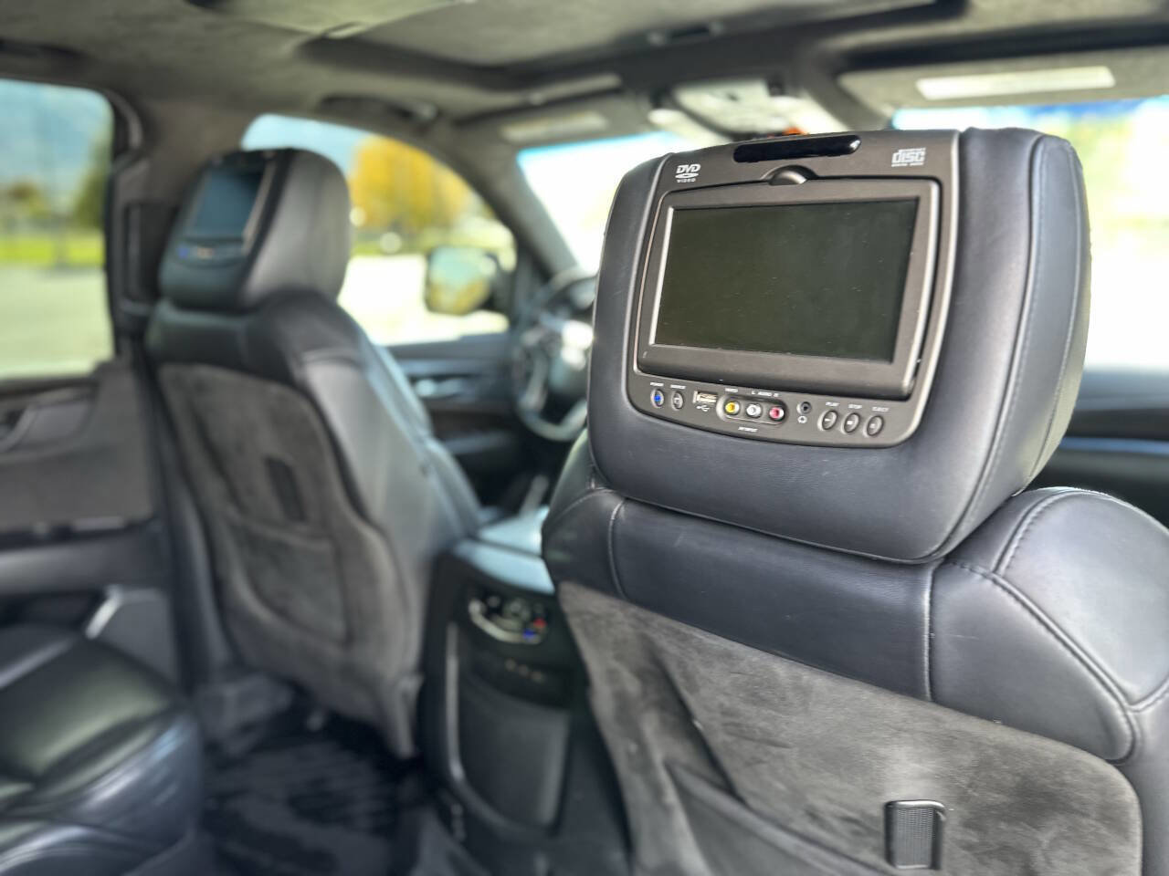 Used 2017 Cadillac Escalade ESV Platinum image 18