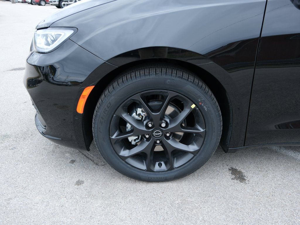 New 2026 Chrysler Pacifica Limited w/ S Appearance Package image 15