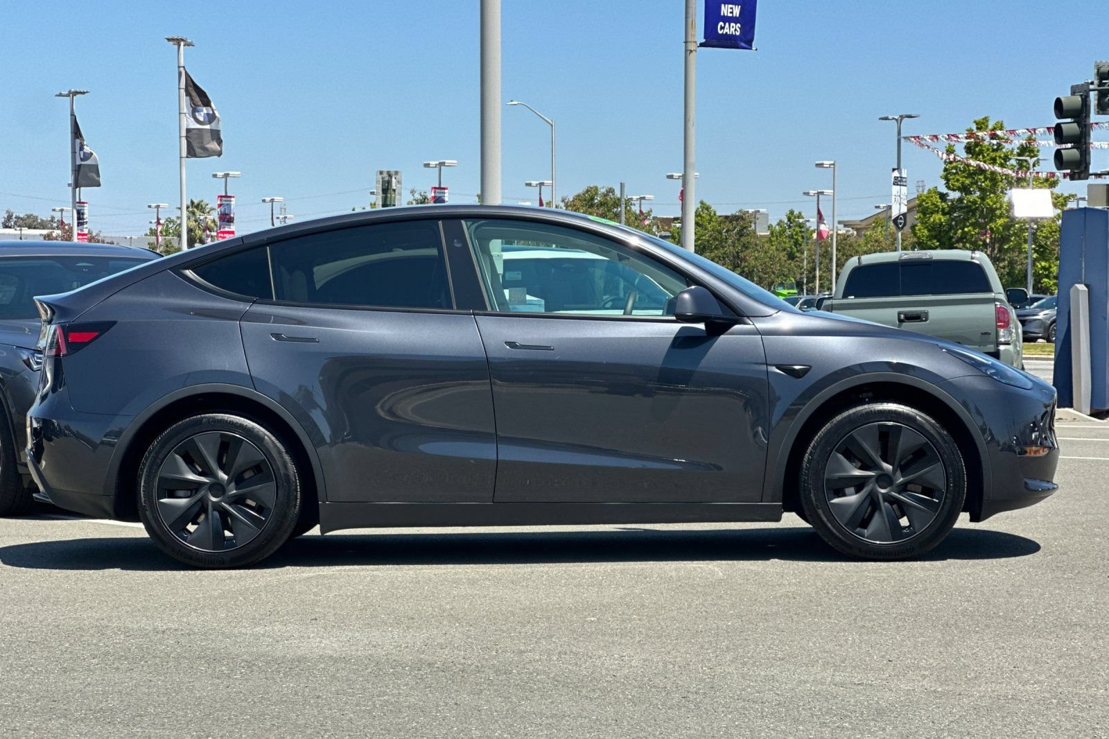 Used 2025 Tesla Model Y Long Range RWD image 3
