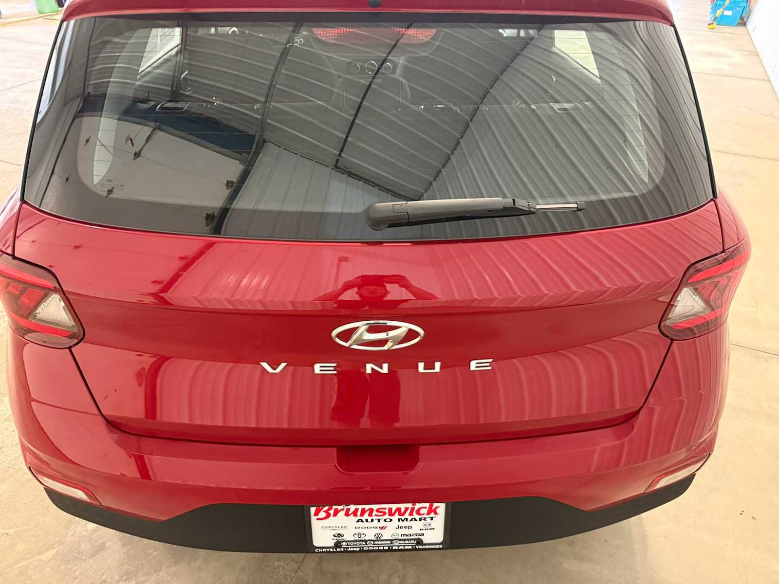 Used 2023 Hyundai Venue SEL FWD image 16