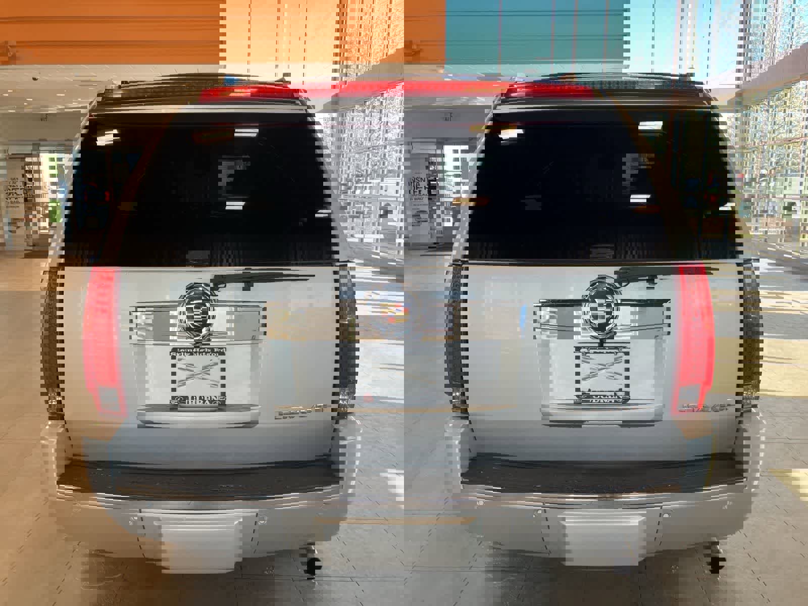 Used 2010 Cadillac Escalade Luxury image 6