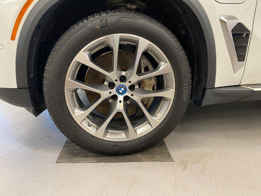 Used 2024 BMW X5 xDrive50e image 25