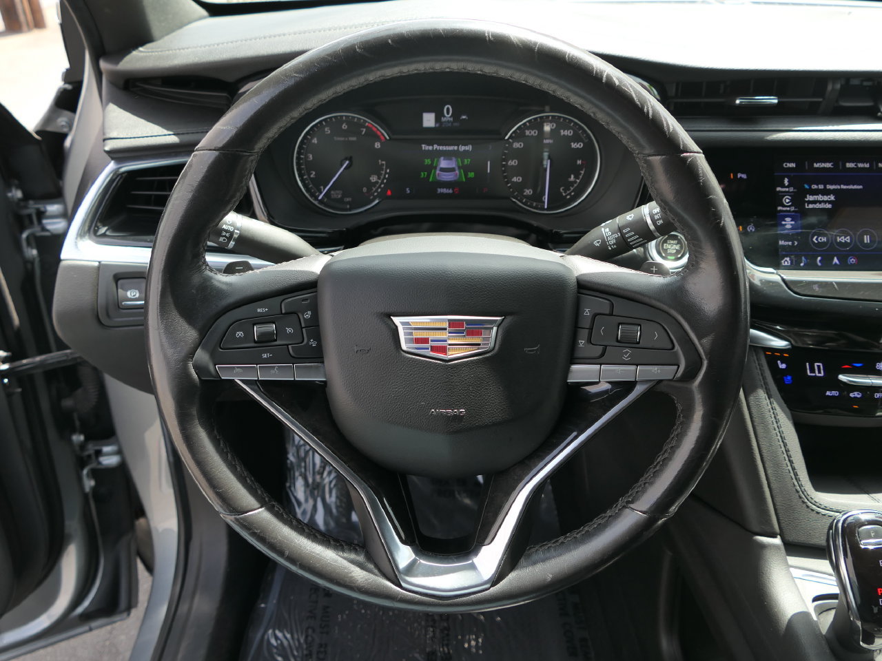 Used 2023 Cadillac XT6 Premium Luxury FWD image 17