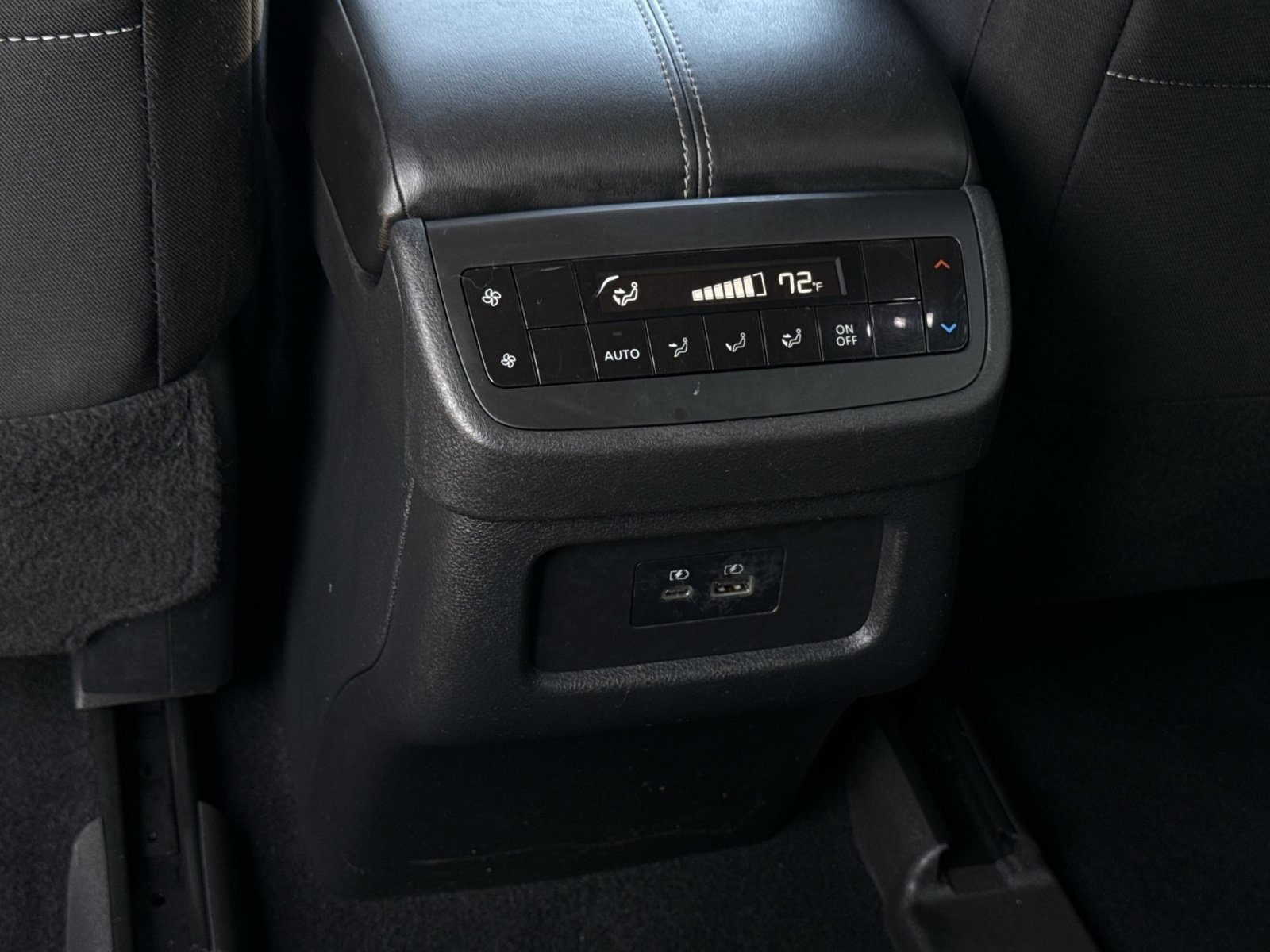 Used 2022 Nissan Pathfinder SV AWD/4WD image 32