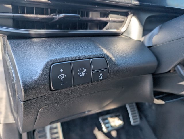 Certified 2025 Hyundai Elantra SEL FWD image 16