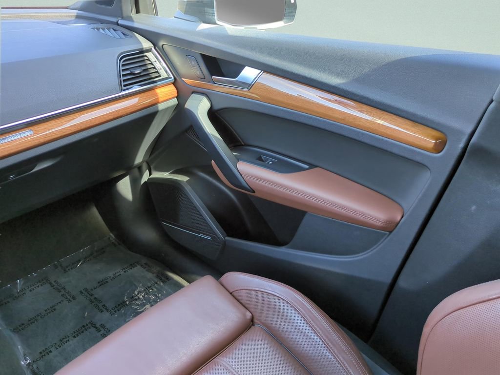 Used 2022 Audi Q5 2.0T Prestige w/ Prestige Package image 7