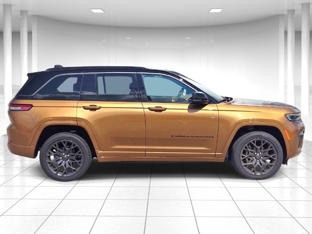 Used 2026 Jeep Grand Cherokee Summit w/ Obsidian Package AWD/4WD image 2