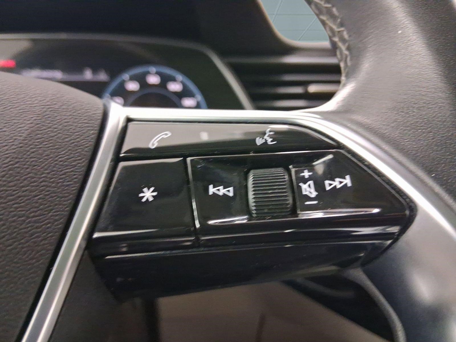 Used 2022 Audi e-tron Premium Plus image 22