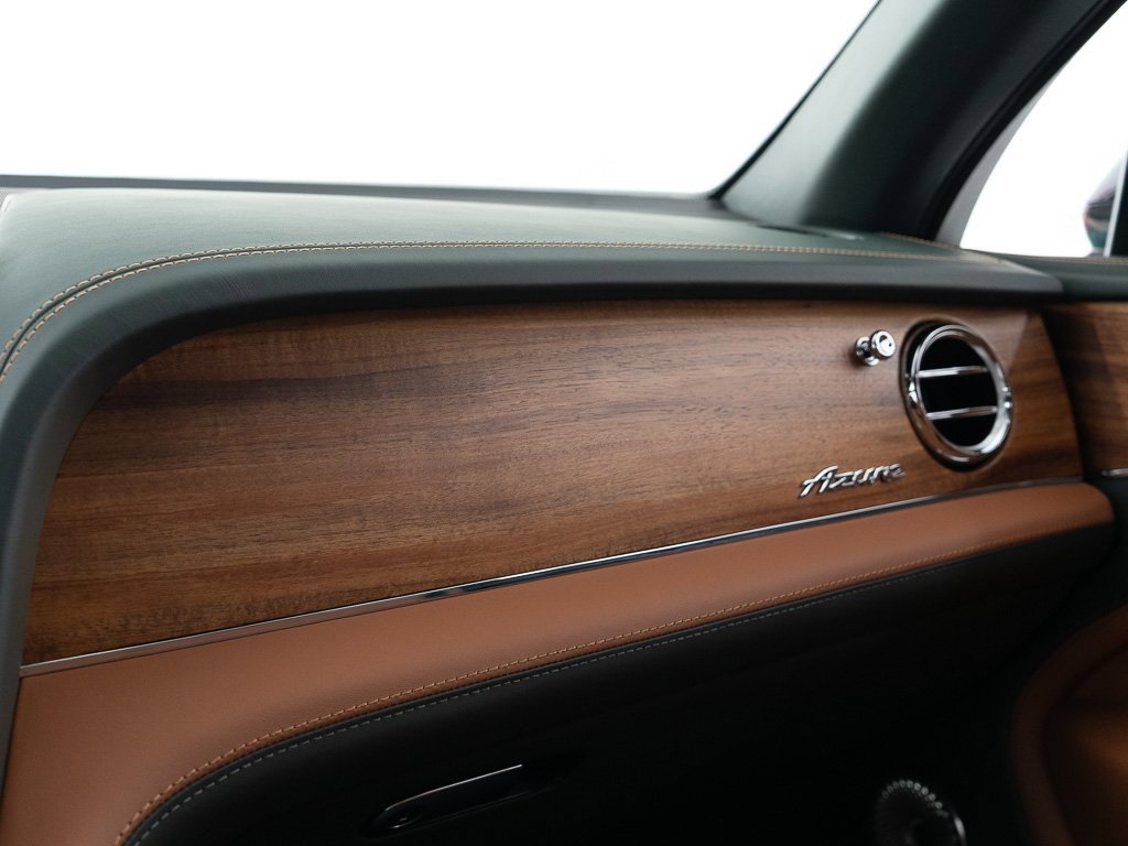 Used 2025 Bentley Bentayga Extended Wheelbase image 42