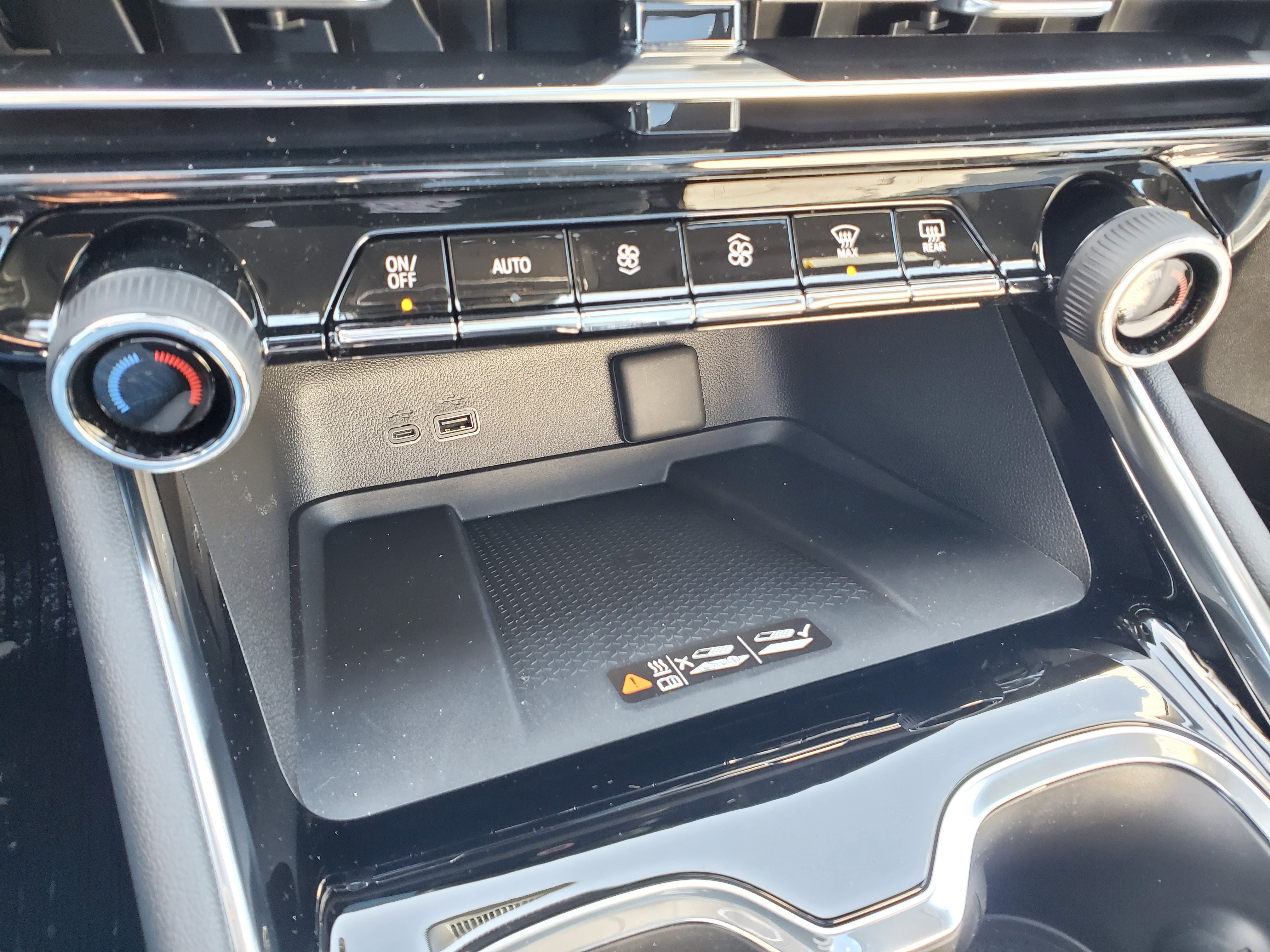 New 2026 Chevrolet Traverse High Country w/ LPO, Floor Liner Package AWD/4WD image 24