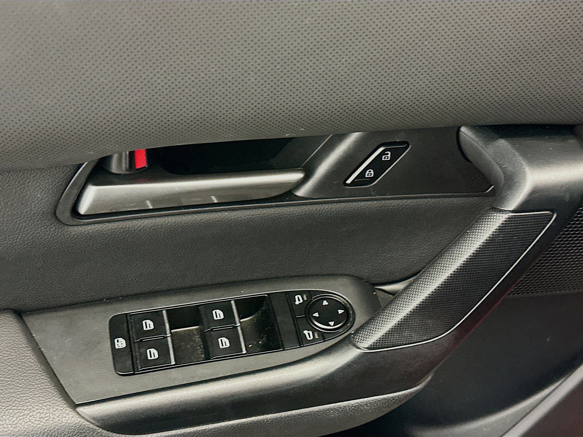 Used 2025 MAZDA CX-50 AWD 2.5 S w/ Premium Package image 15