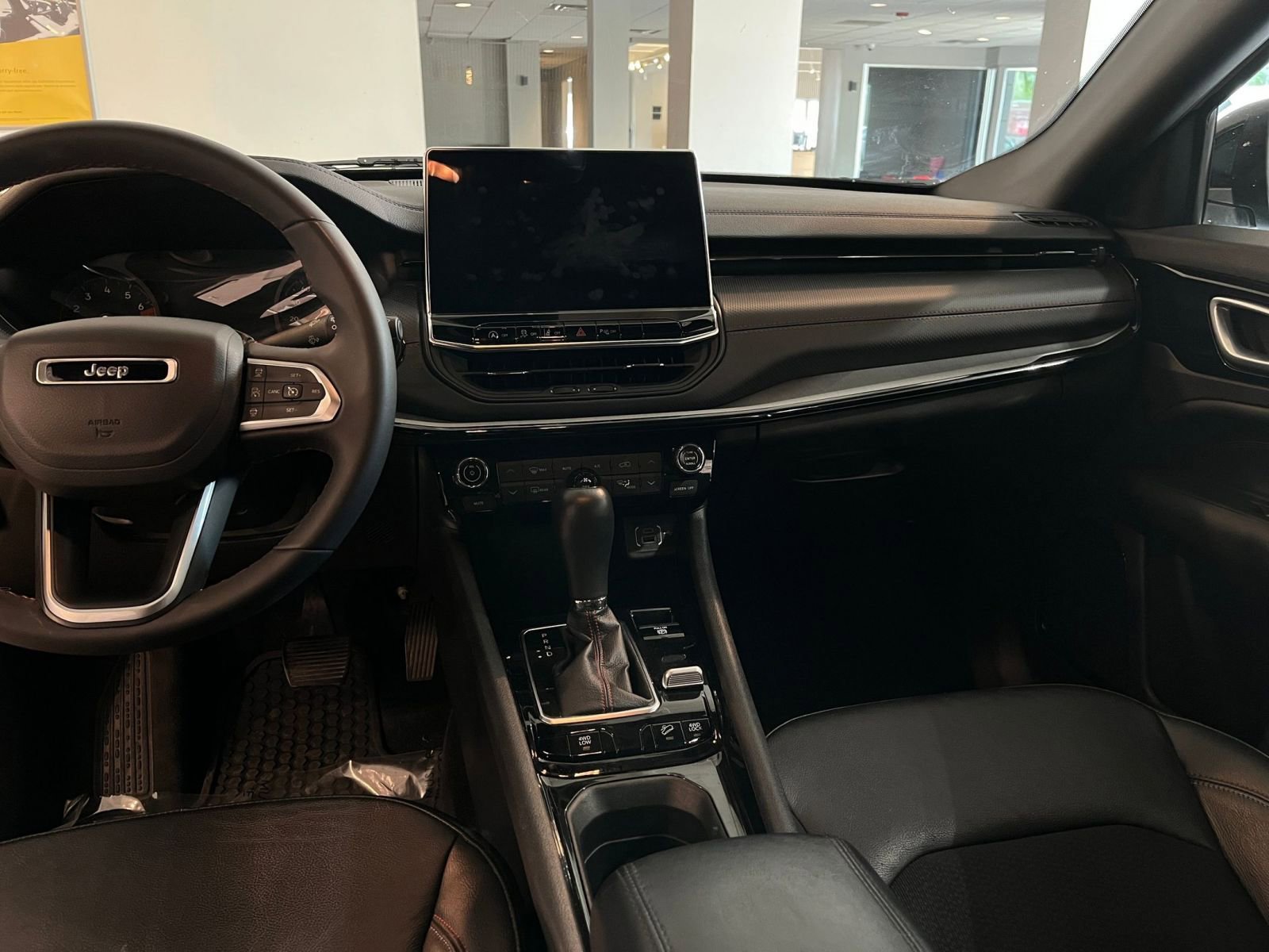 Used 2025 Jeep Compass Trailhawk AWD/4WD image 35