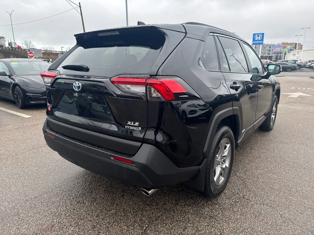 Used 2024 Toyota RAV4 XLE w/ Convenience Package image 9