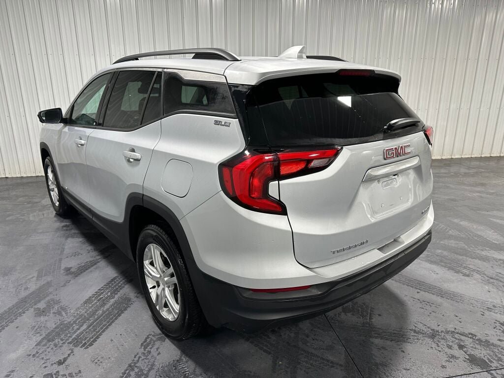 Used 2020 GMC Terrain SLE w/ Driver Convenience Package AWD/4WD image 3