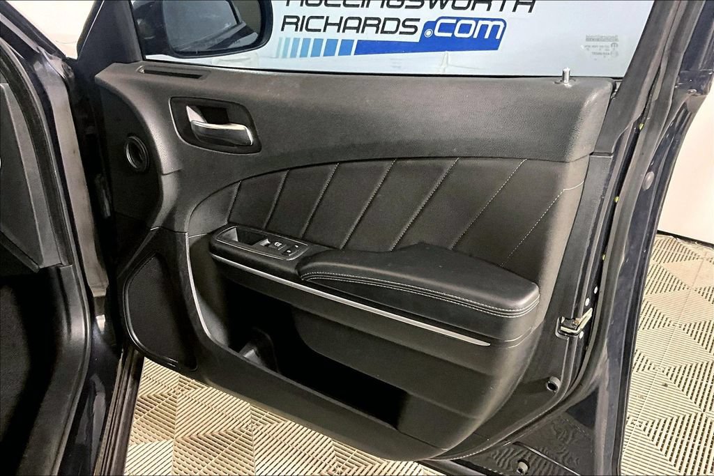 Used 2019 Dodge Charger SXT RWD image 19