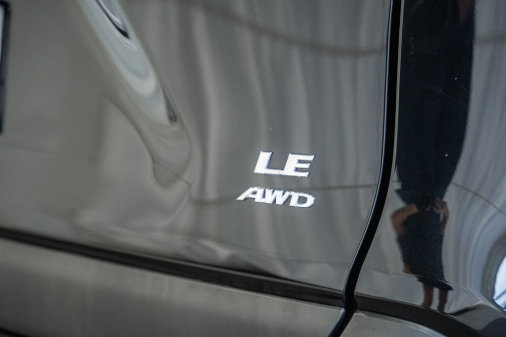 Used 2025 Toyota RAV4 LE AWD/4WD image 7