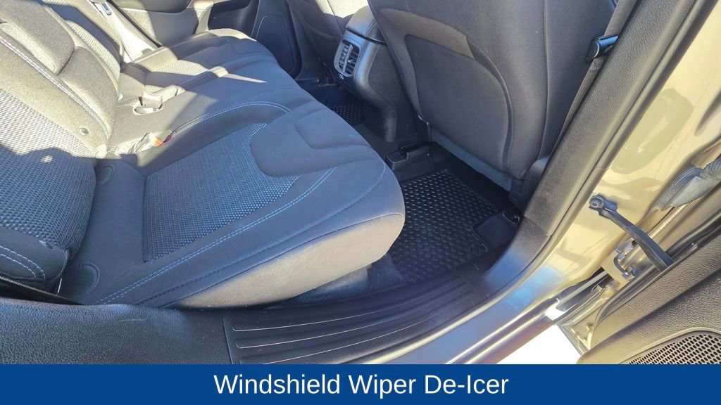 Used 2019 Jeep Cherokee Latitude w/ Cold Weather Group image 16