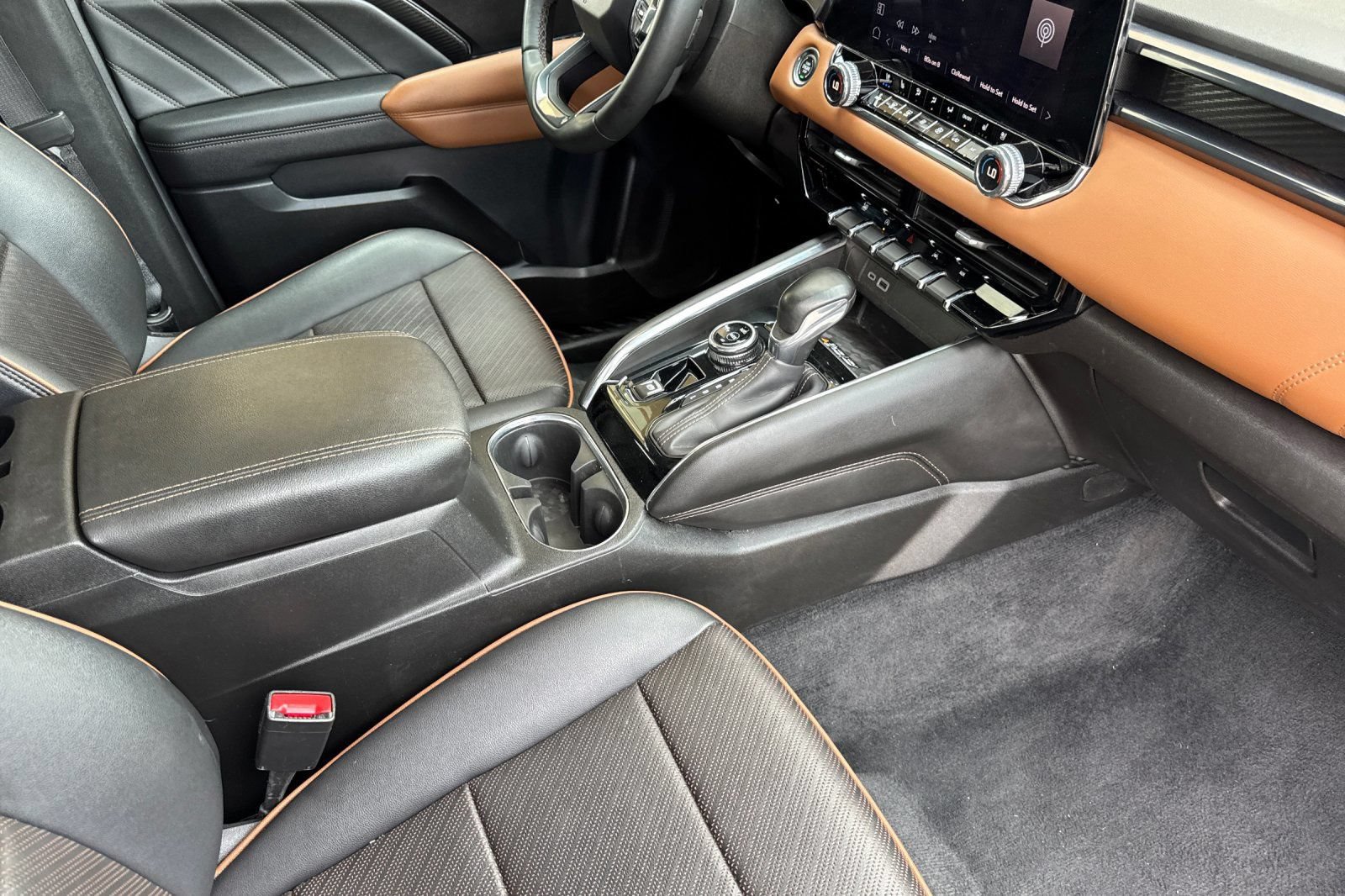 Certified 2023 GMC Canyon AT4 w/ AT4 Premium Package AWD/4WD image 16