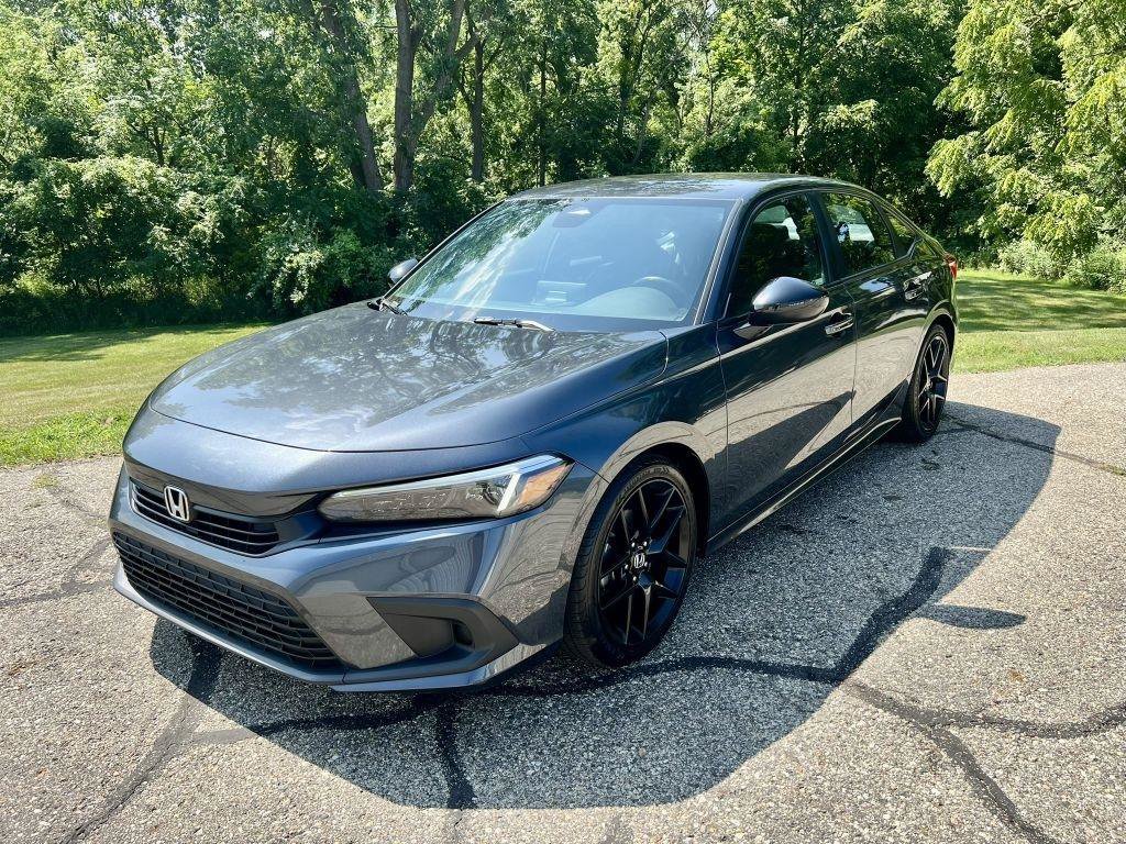 Used 2023 Honda Civic Sport image 2