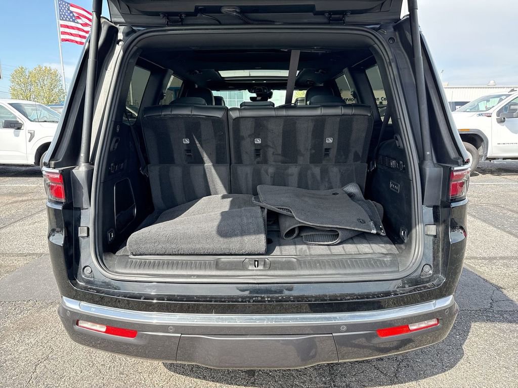 Used 2022 Jeep Wagoneer Series III w/ Premium Group I image 25