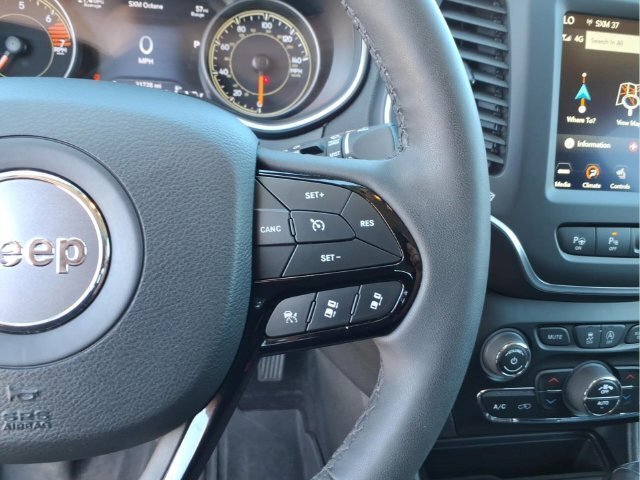 Used 2023 Jeep Cherokee Altitude Lux AWD/4WD image 25