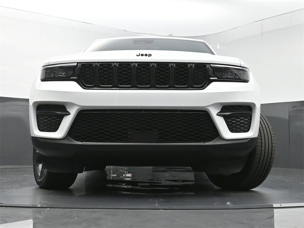 Used 2023 Jeep Grand Cherokee Altitude image 28