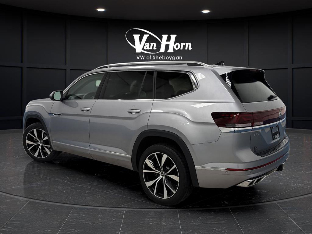Used 2024 Volkswagen Atlas SEL Premium R-Line image 3