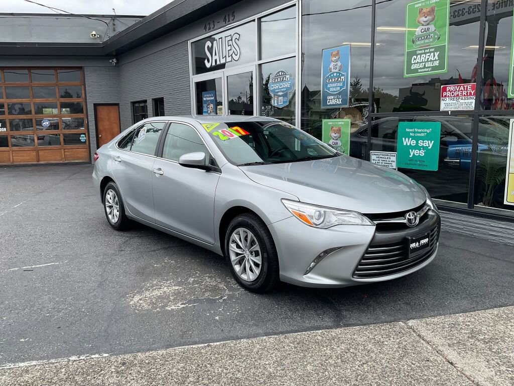 Used 2017 Toyota Camry LE image 3