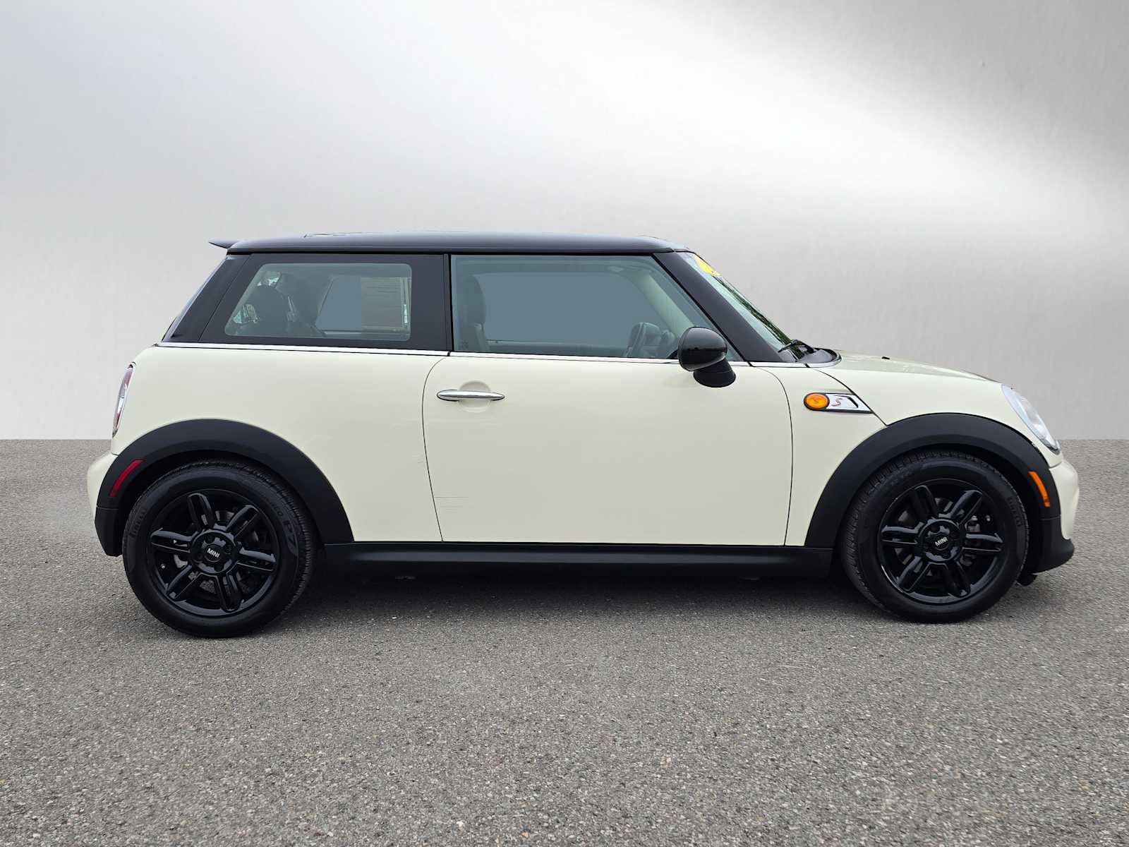 Used 2012 MINI Cooper Hardtop image 2