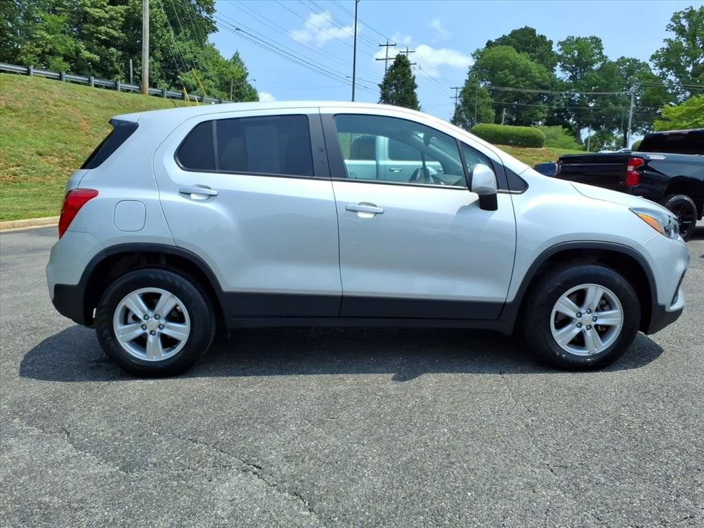 Used 2022 Chevrolet Trax LS w/ Tint and Cruise Package AWD/4WD image 2