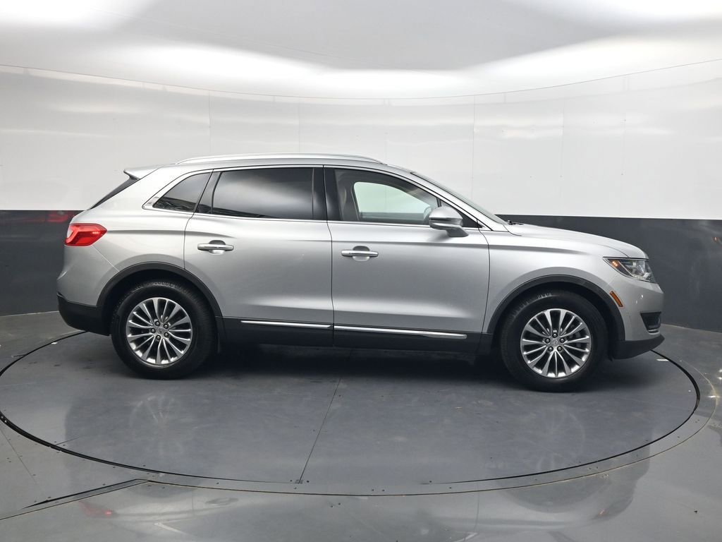 Used 2017 Lincoln MKX Select w/ Select Plus Package FWD image 3