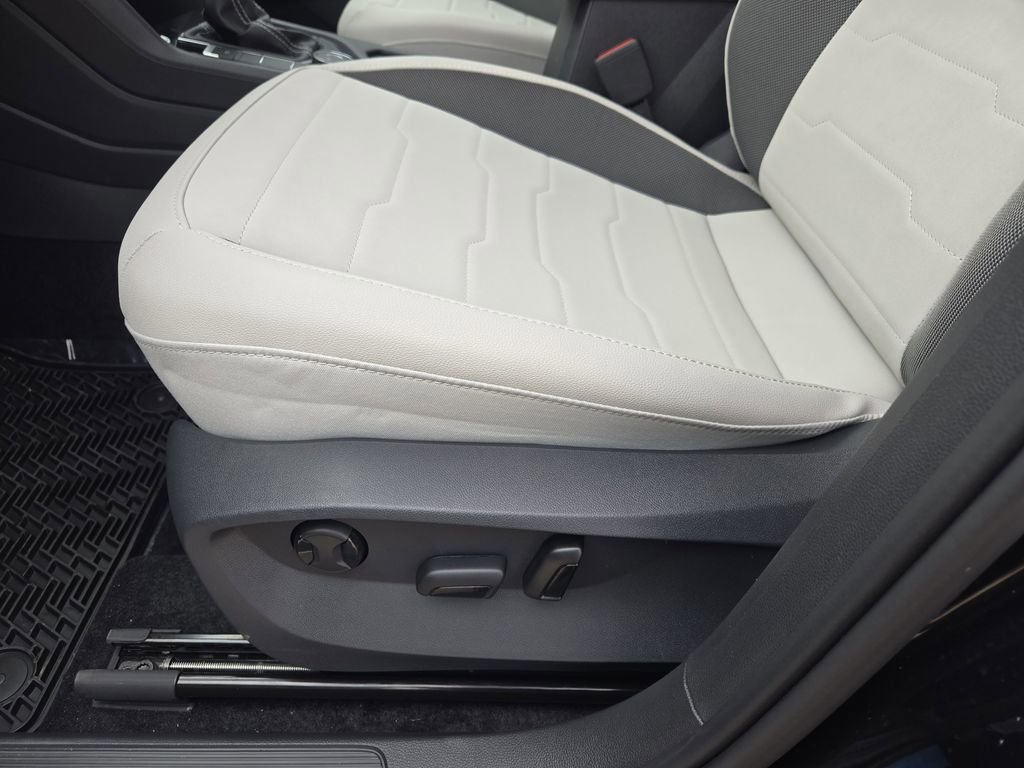 New 2026 Volkswagen Taos SE image 19