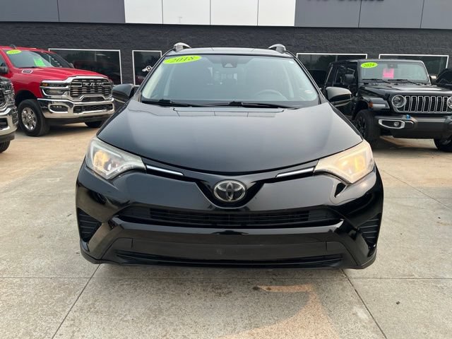 Used 2018 Toyota RAV4 LE AWD/4WD image 2