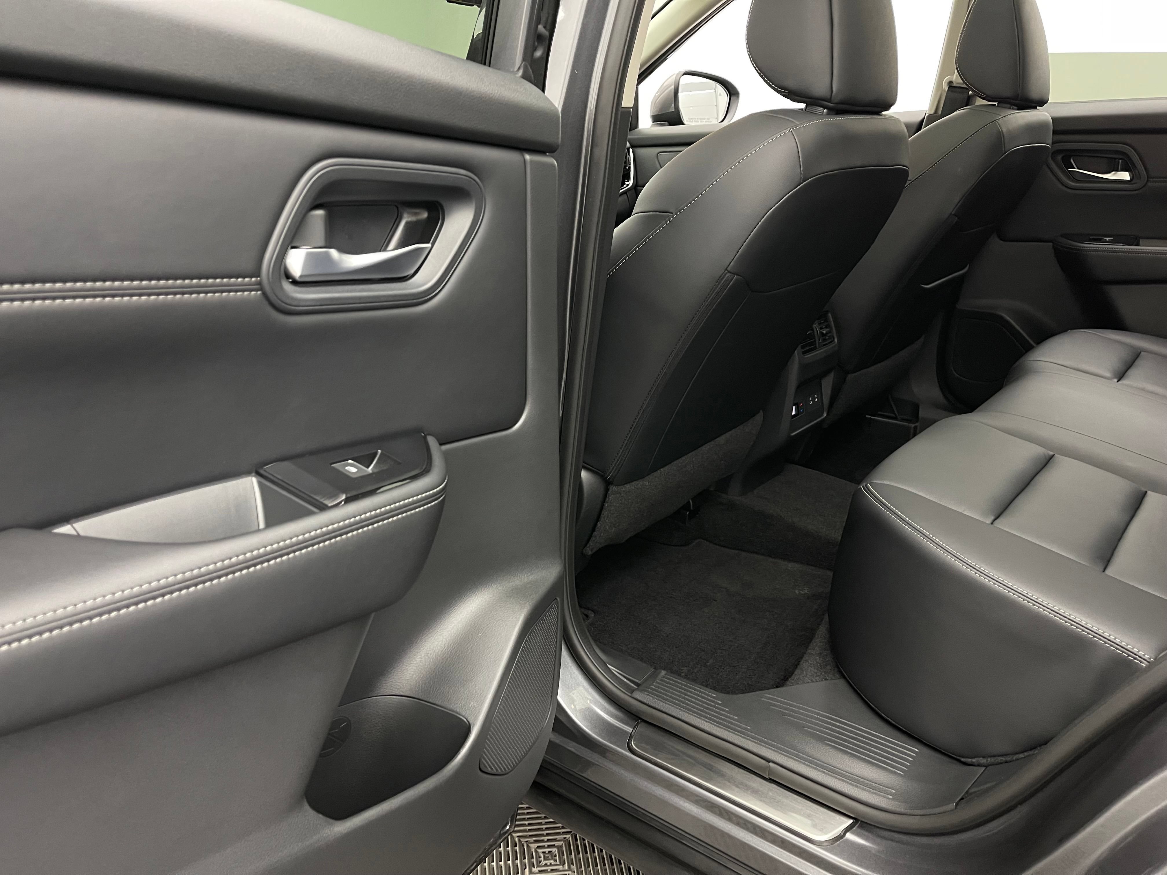 Used 2024 Nissan Rogue SL w/ SL Premium Package FWD image 42