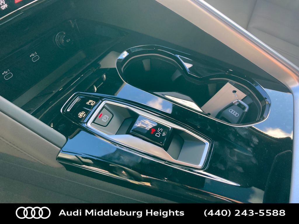 Used 2025 Audi Q5 Premium w/ Convenience Package image 27