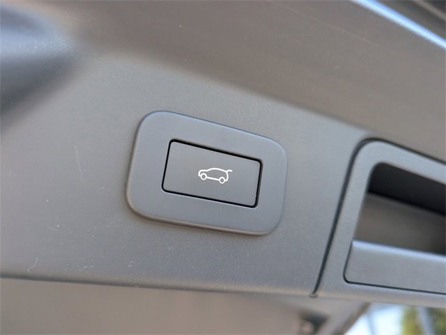 Used 2025 Land Rover Range Rover Velar Dynamic SE image 7