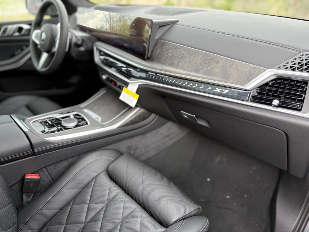 Used 2026 BMW X7 xDrive40i w/ M Sport Package image 26