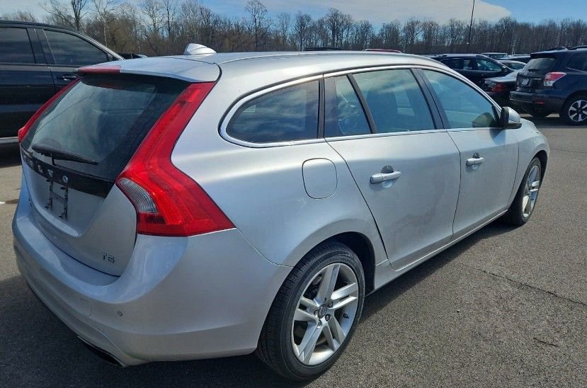 Used 2015 Volvo V60 T5 Premier image 3