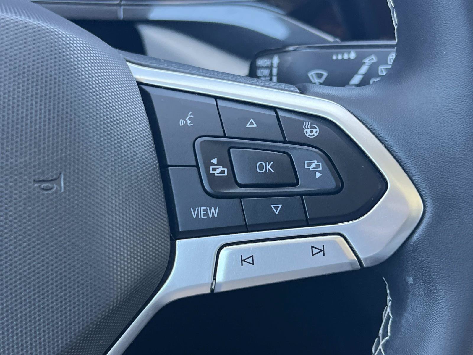 Certified 2022 Volkswagen Taos SEL FWD image 10