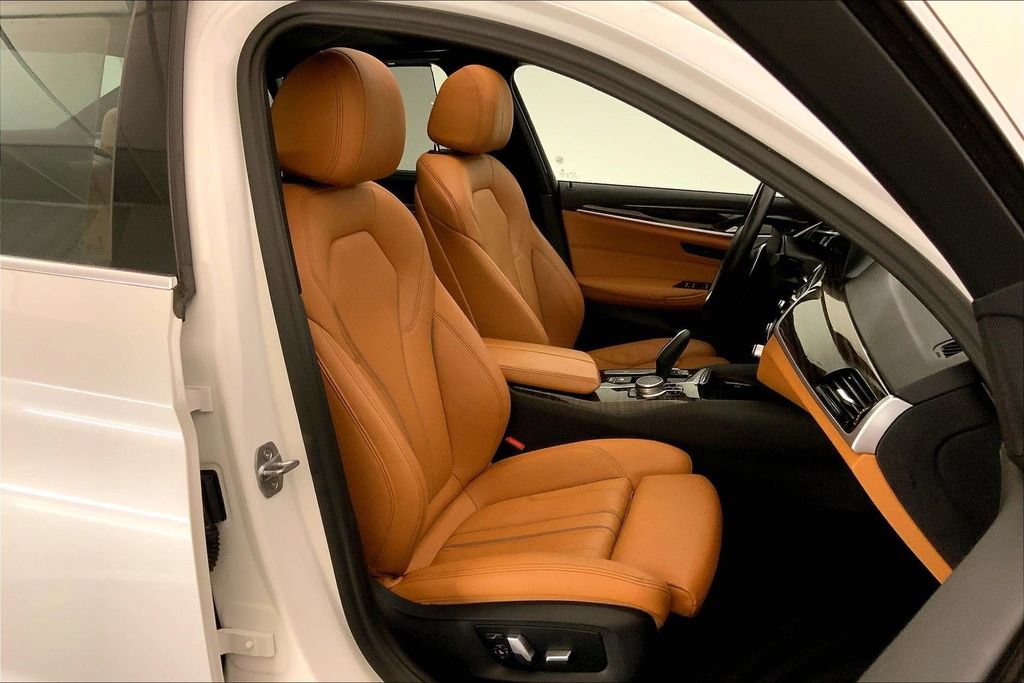Used 2019 BMW 540i w/ Executive Package RWD image 6